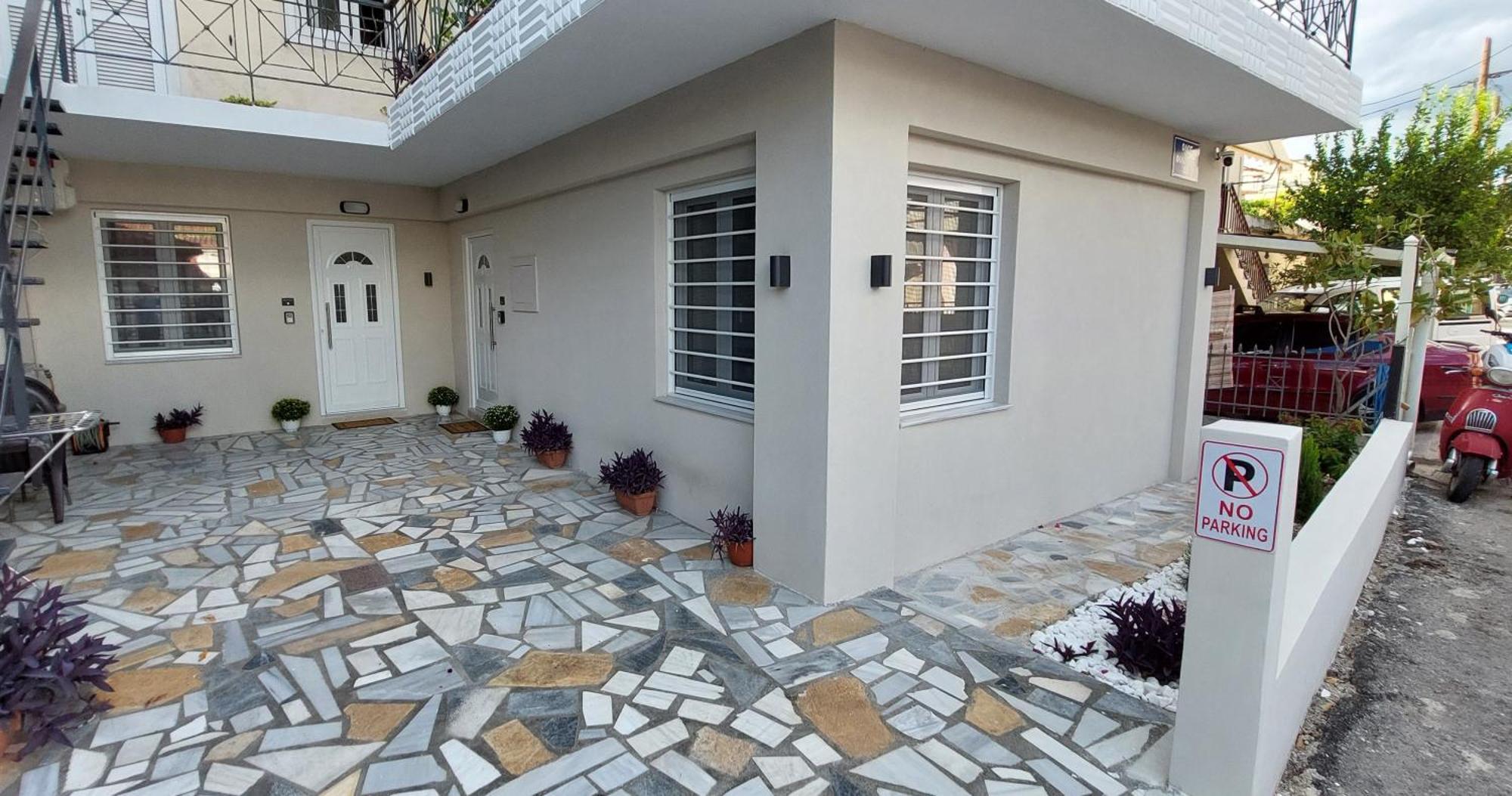Calliope Apartment *